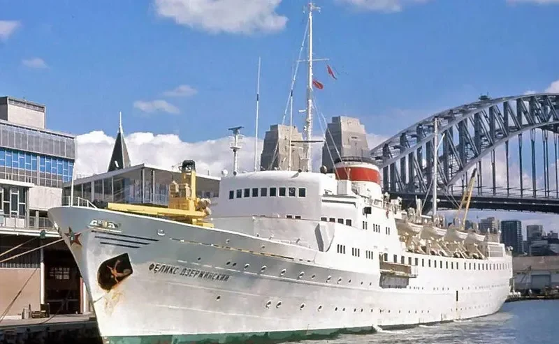 EXCELSIOR NEPTUNE Passenger Ship IMO 5113436 photo 4
