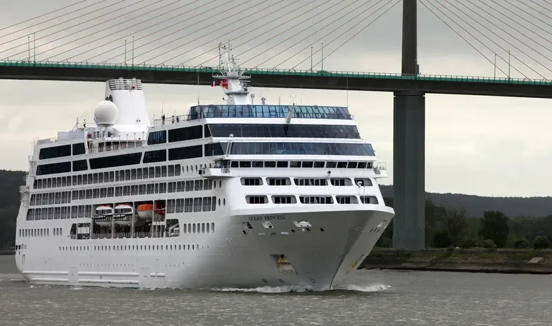 OCEAN PRINCESS Passenger Ship IMO 5170472 photo 4