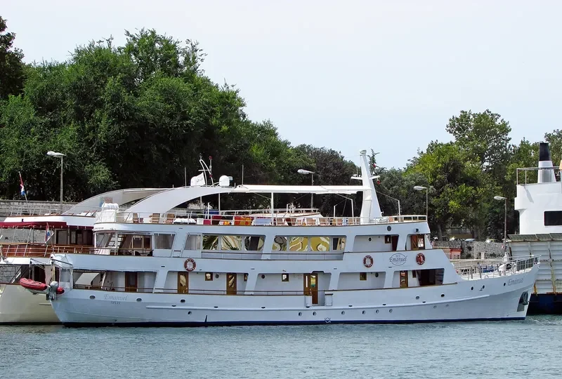 EMANUEL Passenger Ship IMO 5182504 photo 4