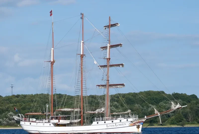 LOTH LORIEN Passenger Ship IMO 5254151 photo 5