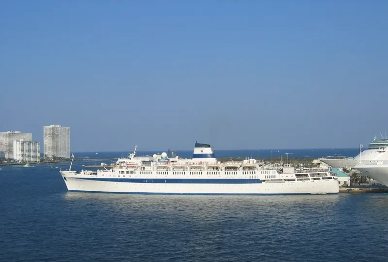 REGAL EMPRESS Passenger Ship IMO 5262835 photo 7