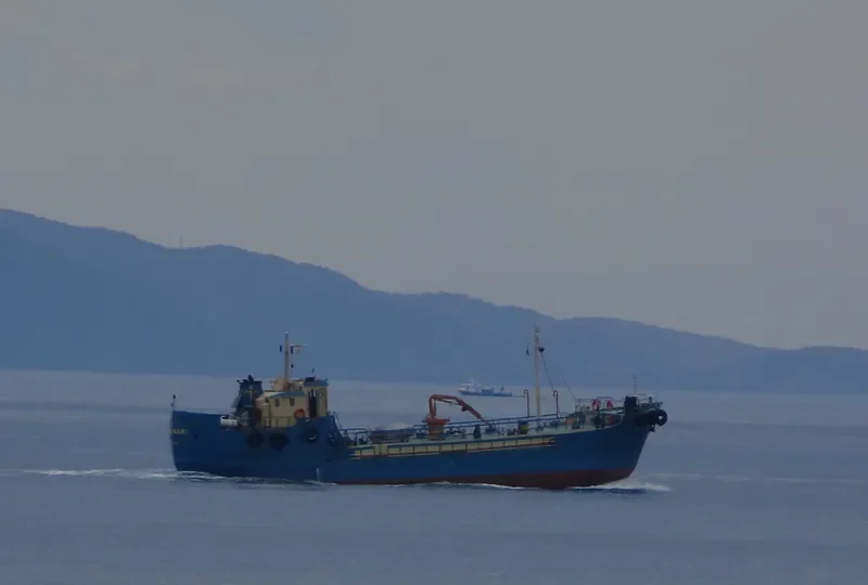TRITONAS Tanker IMO 5352381 photo 2