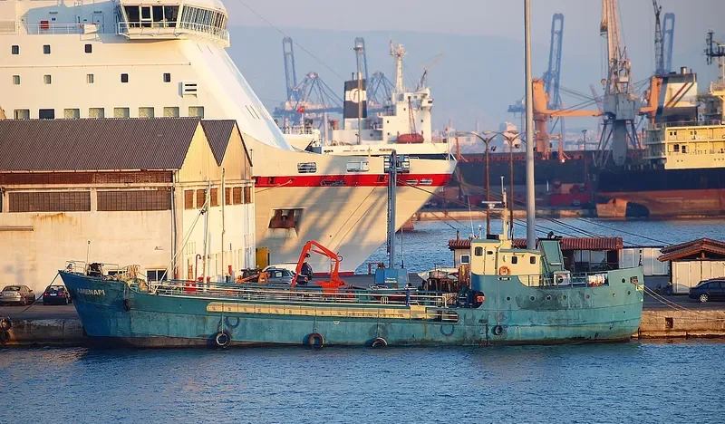 TRITONAS Tanker IMO 5352381 photo 8