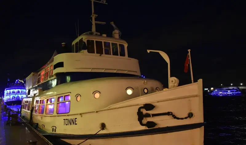 TONNE Passenger Ship IMO 5364695