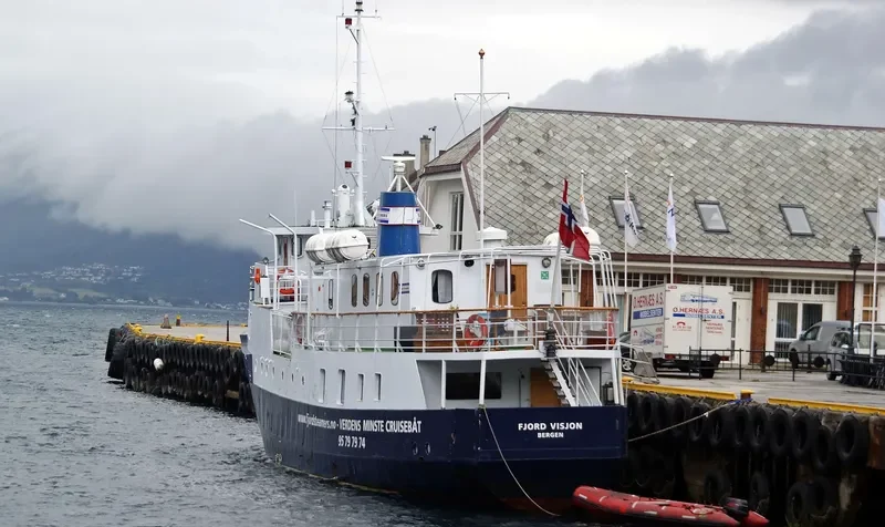 TROMSO Passenger Ship IMO 5375204 photo 5