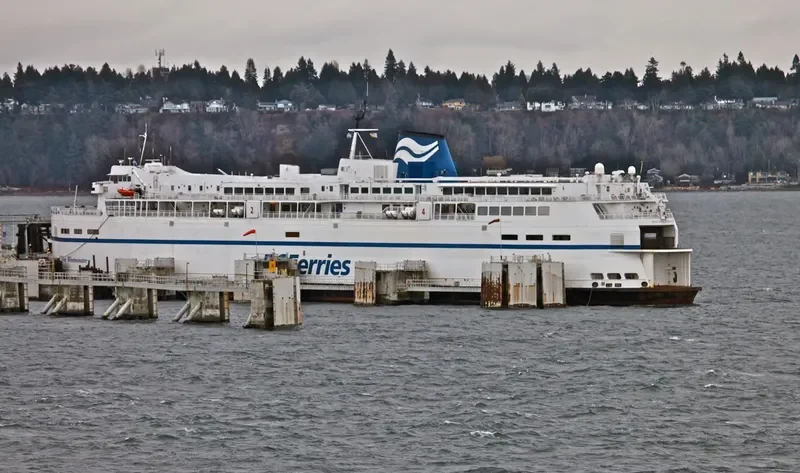 QUEEN OF NEW WESTMINSTER Ro-Ro IMO 6413663 photo 10