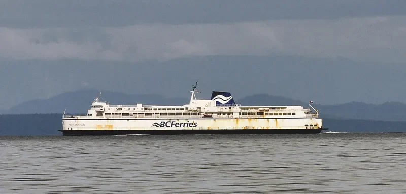 QUEEN OF BURNABY Ro-Ro IMO 6510148 photo 2