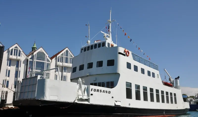 SJOSCENEN Passenger Ship IMO 6609913 photo 2
