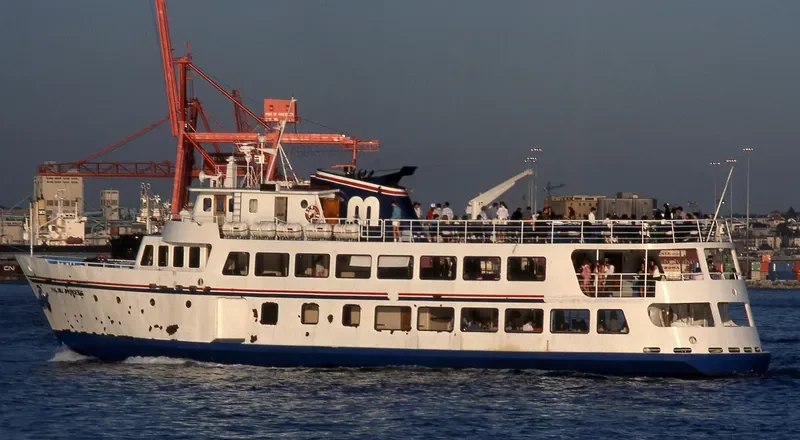 MALIBU PRINCESS Passenger Ship IMO 6611215 photo 3