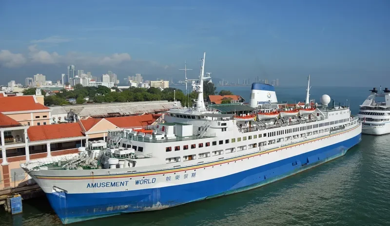 WORLD Passenger Ship IMO 6620773