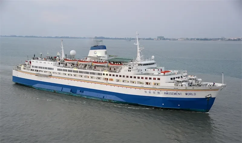 WORLD Passenger Ship IMO 6620773 photo 5