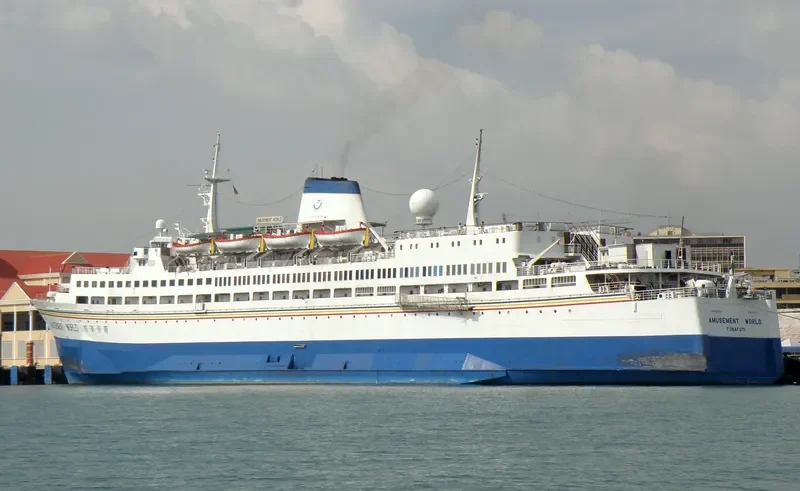WORLD Passenger Ship IMO 6620773 photo 10