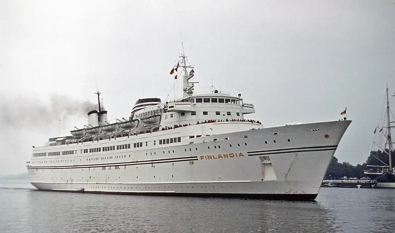 GOLDEN PRINCESS Passenger Ship IMO 6622458