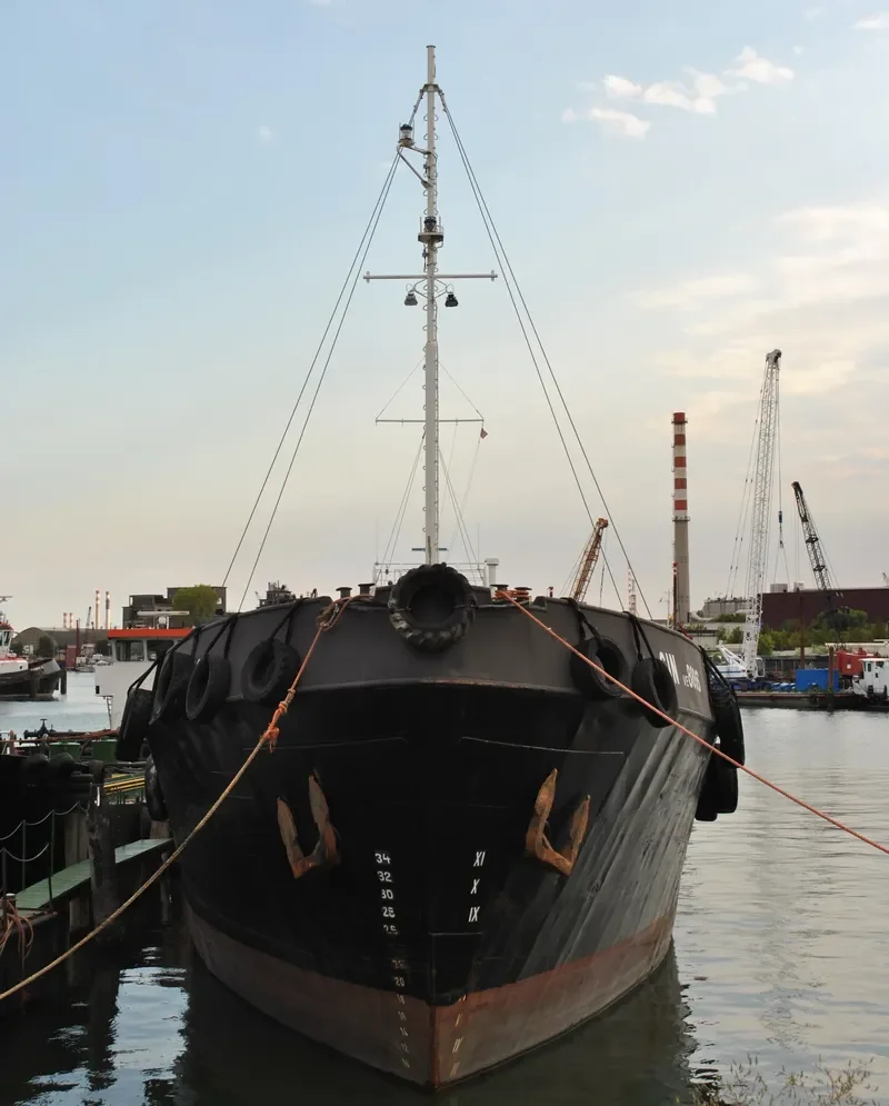 GIN Tanker IMO 6704799 photo 2
