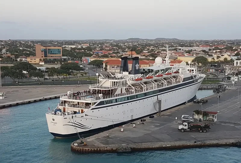FREEWINDS Passenger Ship IMO 6810811 photo 2