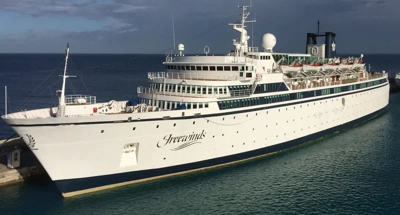 FREEWINDS Passenger Ship IMO 6810811 photo 6