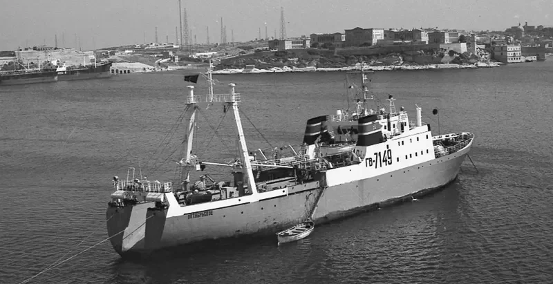 OKTYABRSKOYE Fishing Vessel IMO 6905757 photo 2