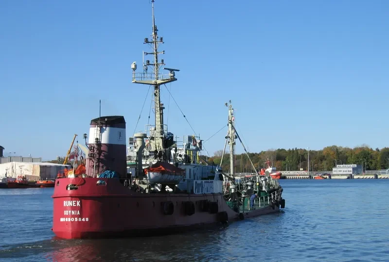RUNEK Tanker IMO 6905848 photo 4