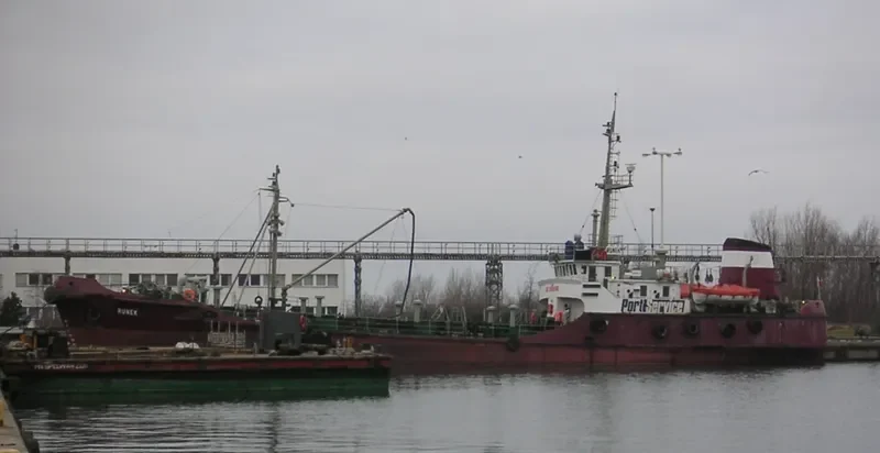 RUNEK Tanker IMO 6905848 photo 5