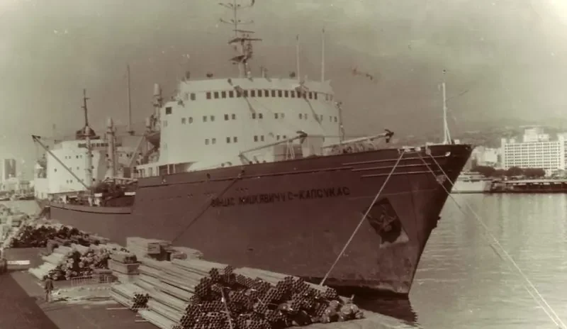 JONAS JABLONSKIS Fishing Vessel IMO 6916524 photo 2