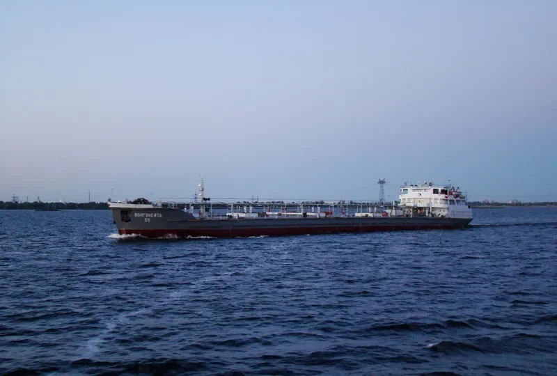 VOLGONEFT 55 Tanker IMO 6919485 photo 6