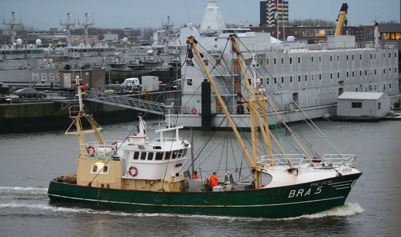 PIETER Fishing Vessel IMO 7000633 photo 2