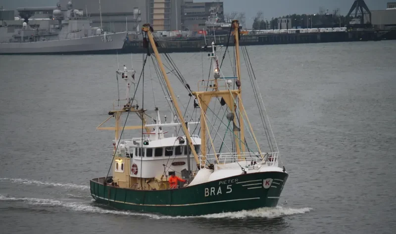 PIETER Fishing Vessel IMO 7000633 photo 3