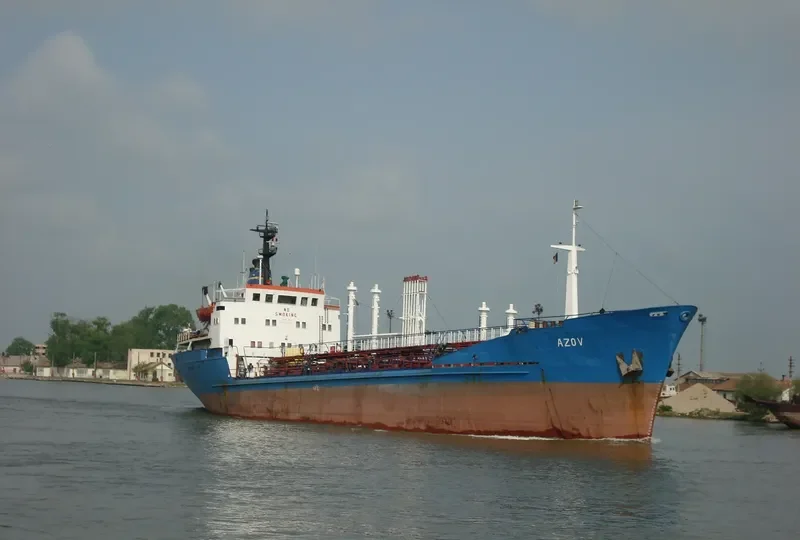 AZOV Tanker IMO 7012363 photo 3