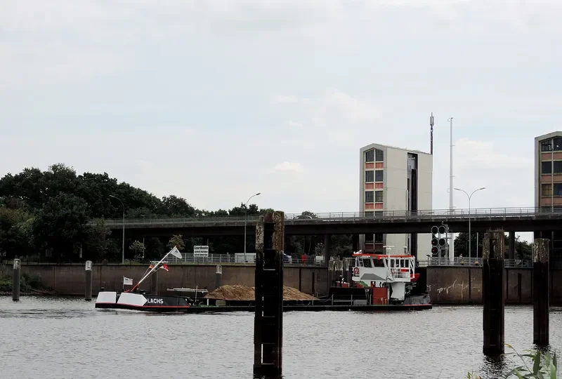 LACHS Barge IMO 7013161 photo 3