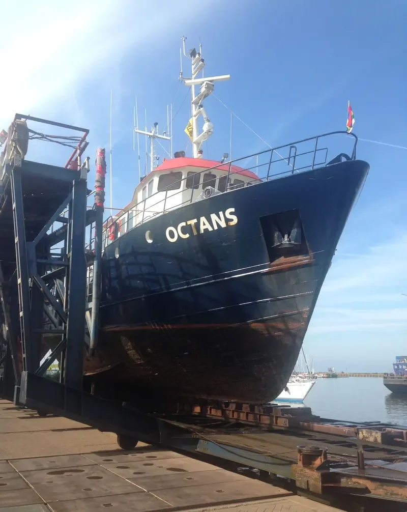 OCTANS Research Vessel IMO 7013898