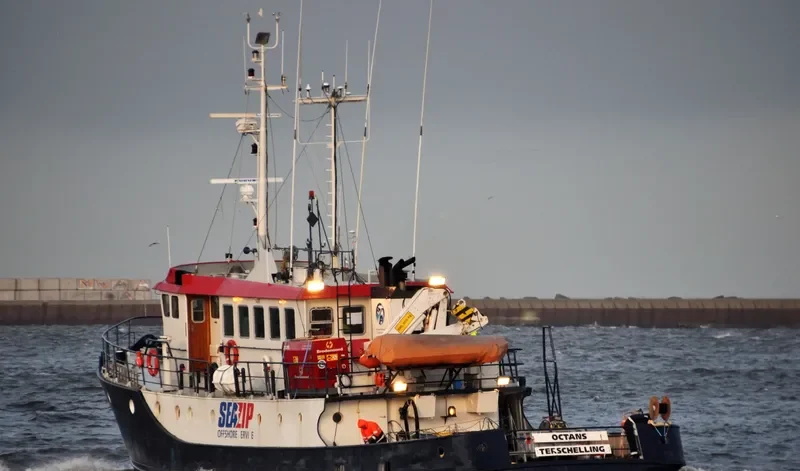 OCTANS Research Vessel IMO 7013898 photo 8
