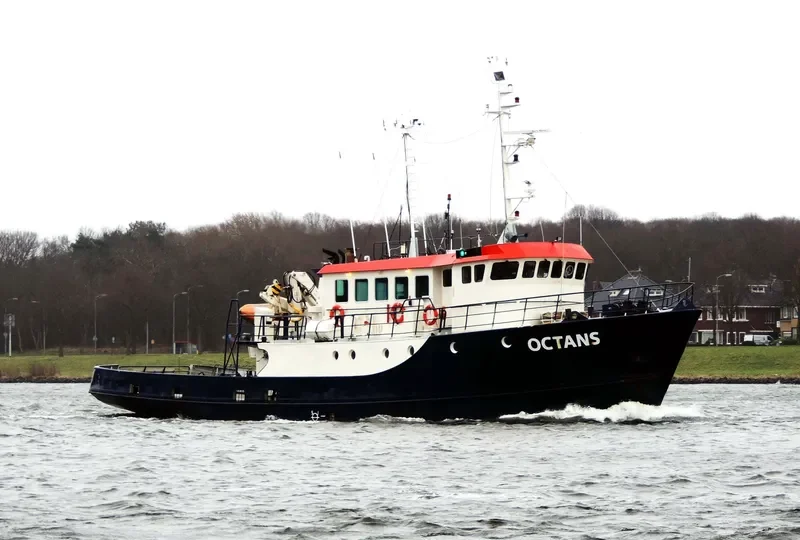 OCTANS Research Vessel IMO 7013898 photo 10