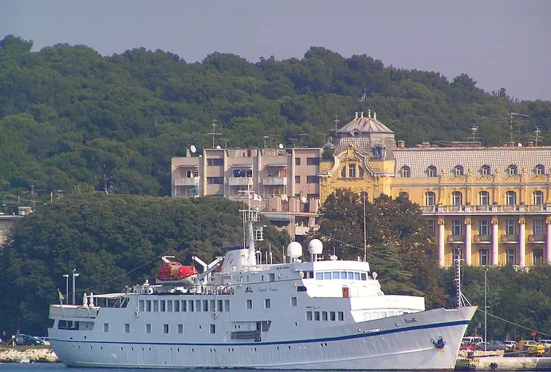 MONET Passenger Ship IMO 7045803 photo 2