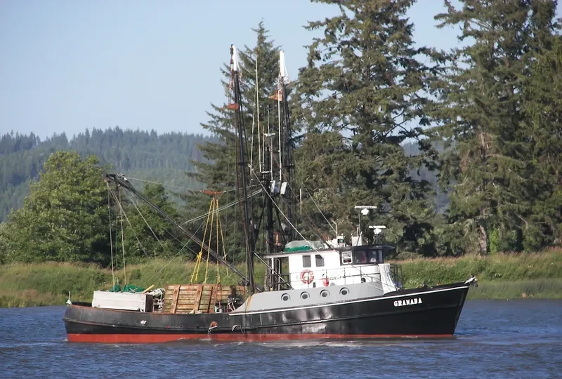 GRANADA Fishing Vessel IMO 7047849 photo 2