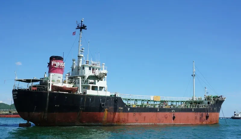 P OCEAN Tanker IMO 7106281 photo 2