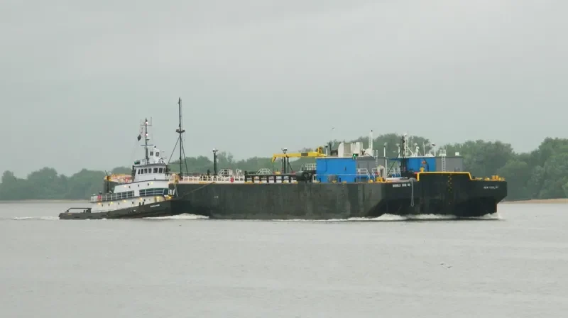 AURORA Tug Boat IMO 7114018 photo 4