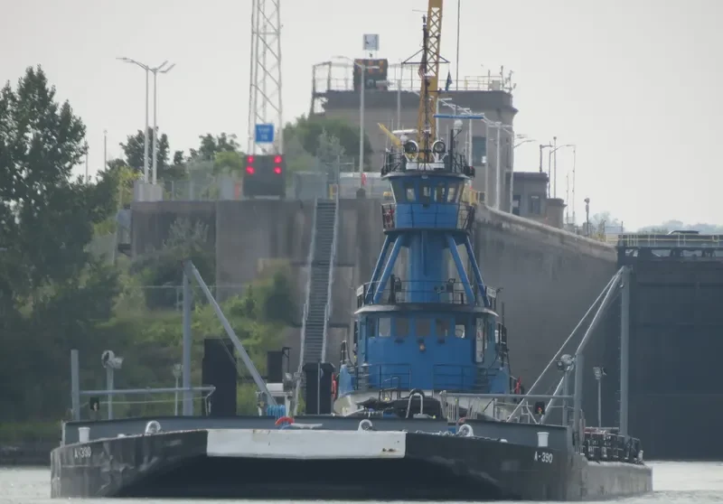 SARAH ANDRIE Tug Boat IMO 7114032 photo 7