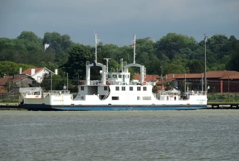 COTES DE BLAYE Passenger Ship IMO 7119513 photo 2