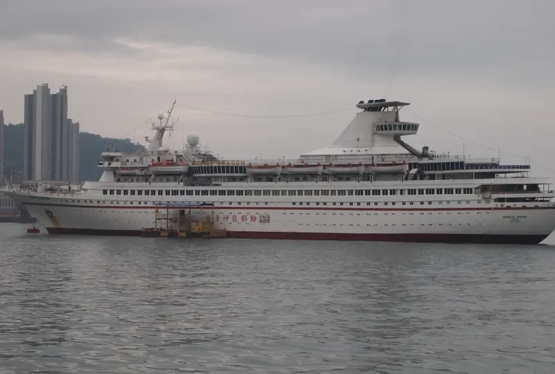 ORIENTAL DRAGON Passenger Ship IMO 7125861 photo 2