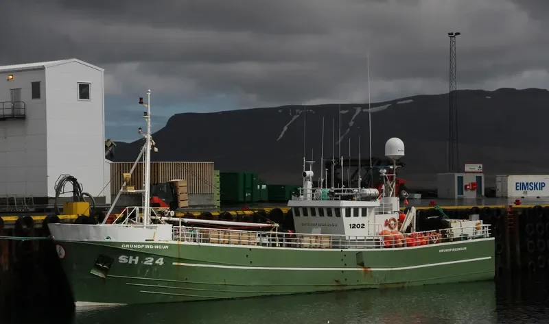 GRUNDFIRDINGUR Fishing Vessel IMO 7208780 photo 3