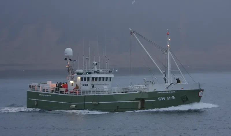 GRUNDFIRDINGUR Fishing Vessel IMO 7208780 photo 4