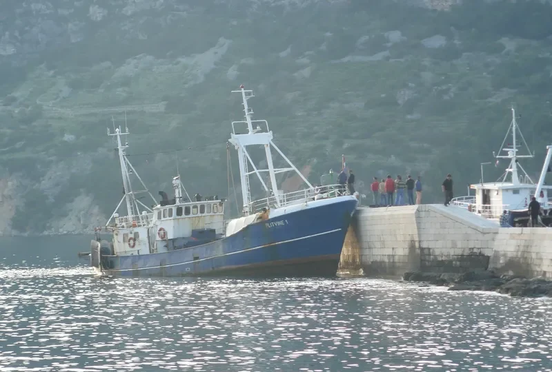 SIKA Fishing Vessel IMO 7208857 photo 2