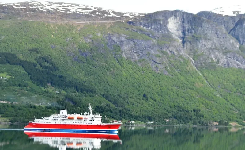 EXPEDITION Passenger Ship IMO 7211074 photo 3