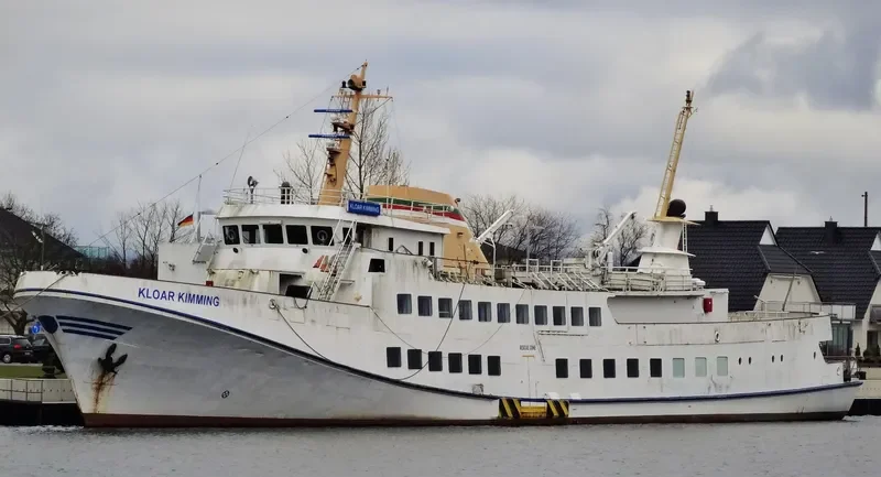 KLOAR KIMMING Passenger Ship IMO 7211440 photo 3