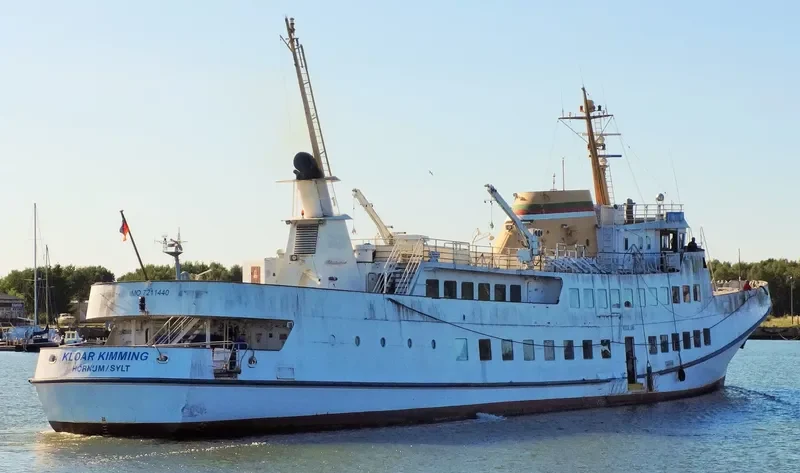 KLOAR KIMMING Passenger Ship IMO 7211440 photo 10