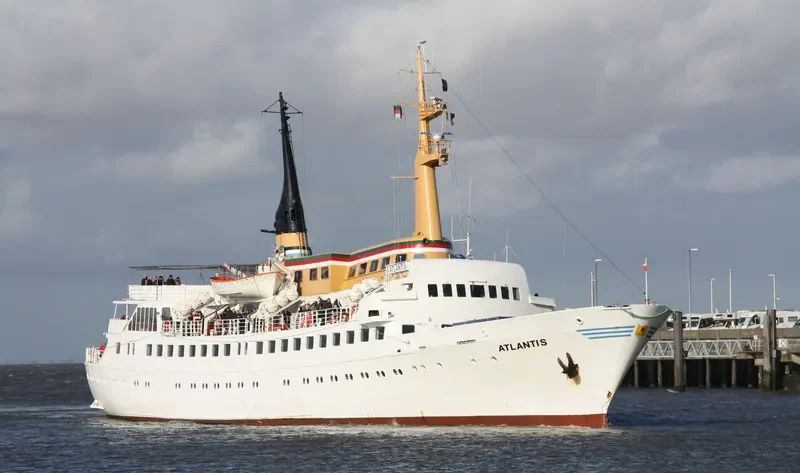 ATLANTIC Passenger Ship IMO 7214545 photo 2