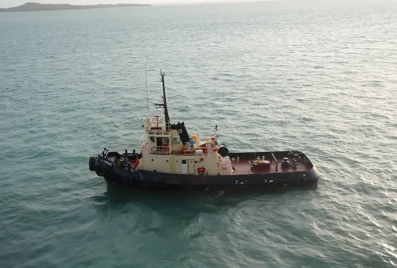LA TROBE Tug Boat IMO 7222891 photo 2