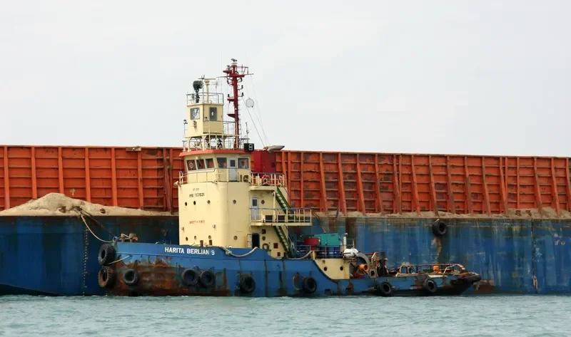 HARITA BERLIAN 9 Tug Boat IMO 7231531 photo 3