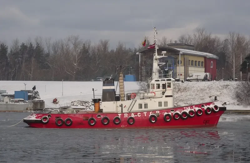 TAK 5 Tug Boat IMO 7237262 photo 4
