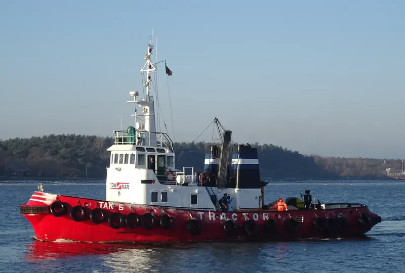 TAK 5 Tug Boat IMO 7237262 photo 8
